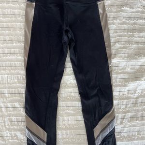 ALO yoga leggings with tan and white panels